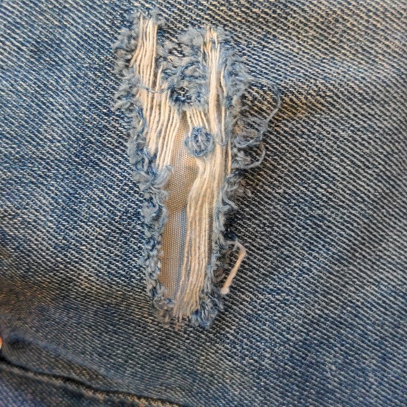 NWT Girls Levi's Distressed Denim Girlfriend Shorty Short - Picture 6 of 8